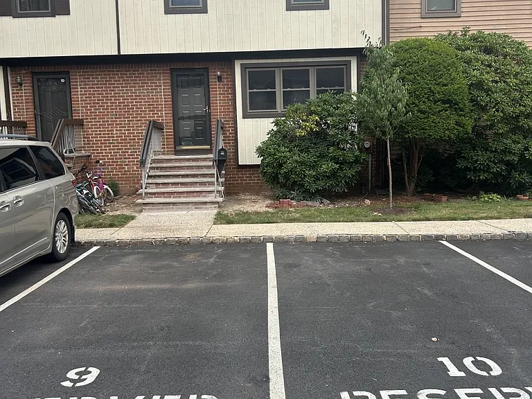 1406 Merrywood Dr — Photo 2