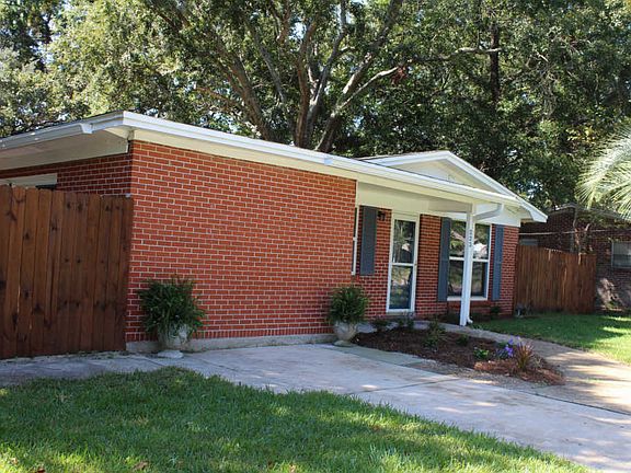 5th image of 223 Newcastle Dr