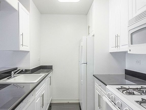 4th image of 400 E 71st St APT 20G