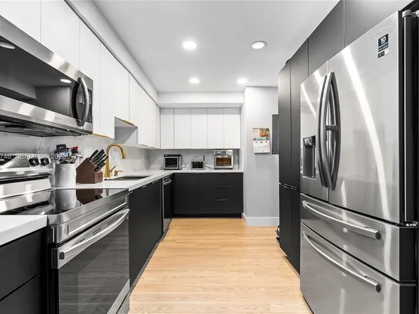 600 Three Islands Blvd APT 305, Hallandale Beach, FL 33009