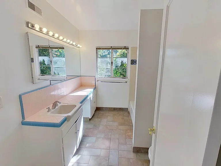 716 Calle Palo Colorado — Photo 10