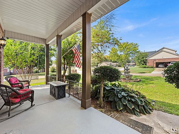 5th image of 140 Birchwood Cir