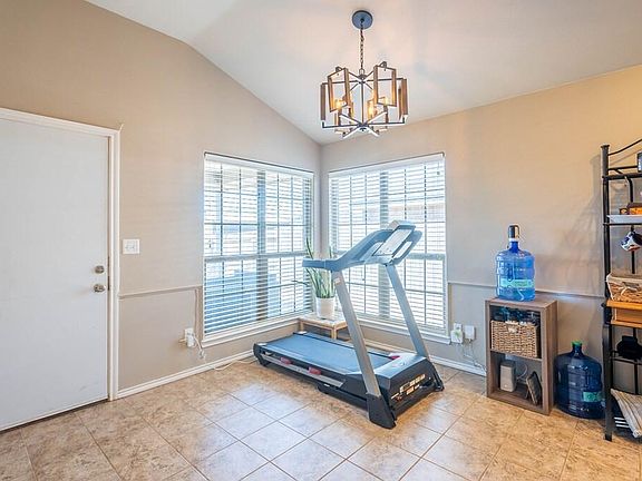 5th image of 809 Nolan Ryan Dr