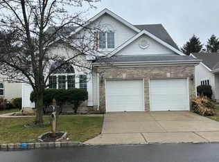 23 Sherwood Dr, Monroe Township, NJ 08831