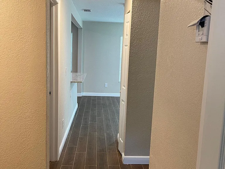10611 Main St — Photo 11