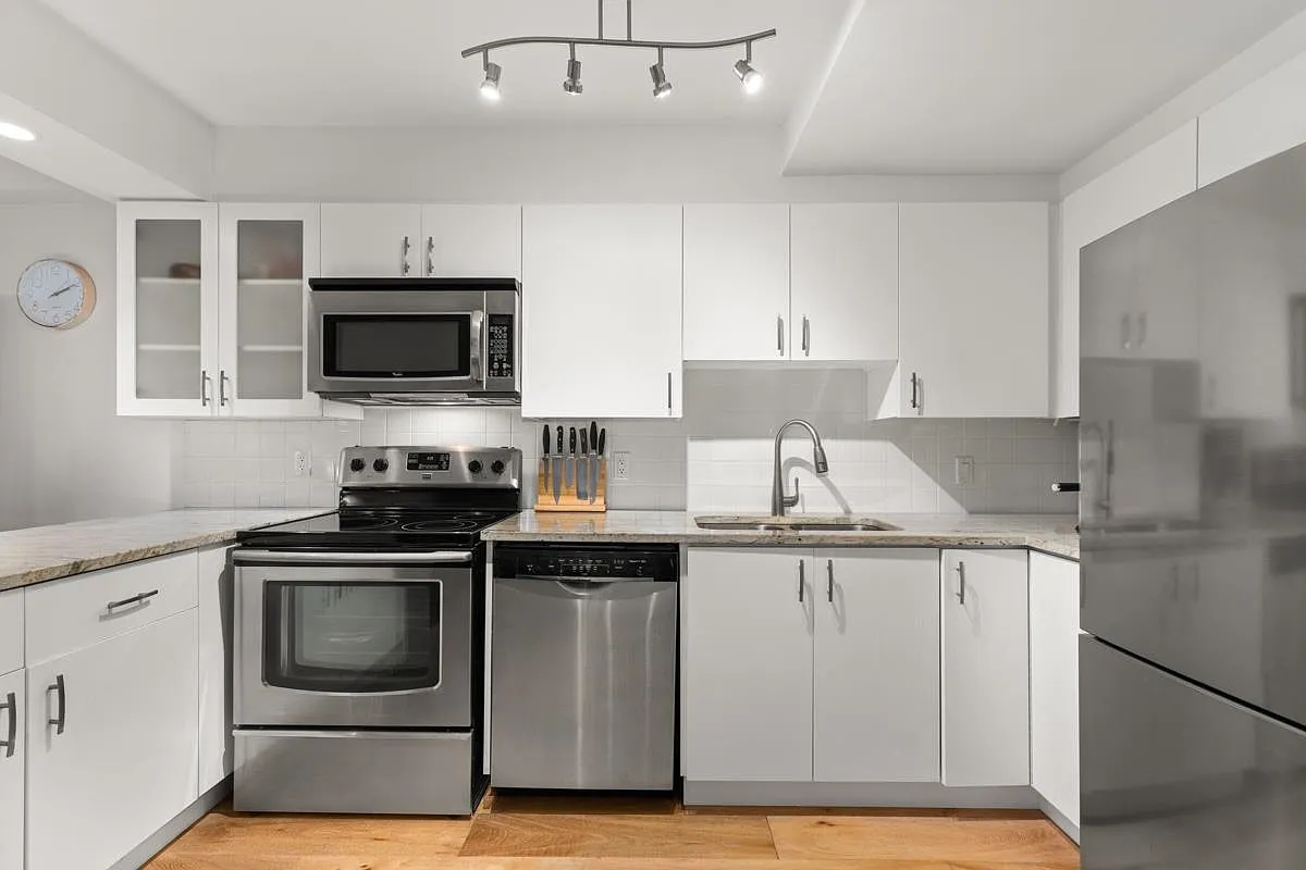 1 bed, 634 sqft, $2,700 — Photo 2