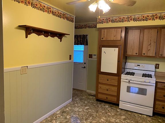5th image of 641 Cedar St