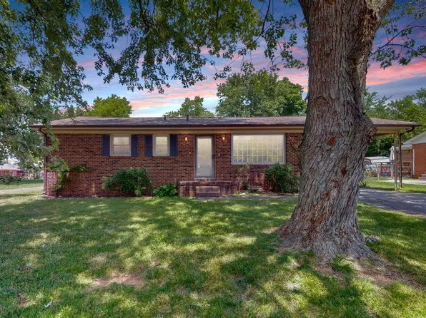 620 Holiday Park Dr, Hopkinsville, KY 42240