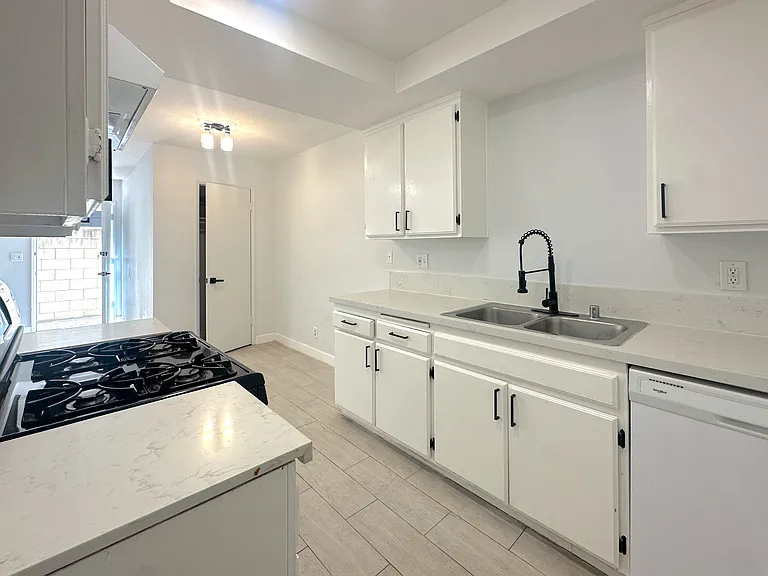 21828 Belshire Ave #15 — Photo 2