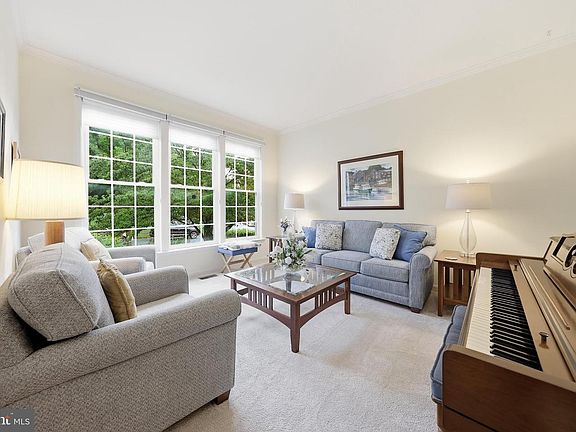 5th image of 3934 Sweet Briar Ln