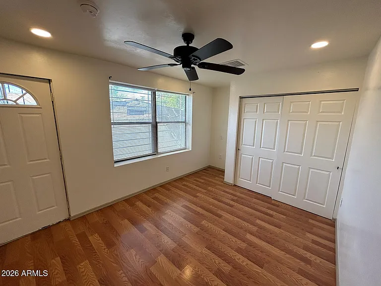 1050 E Ave — Photo 13