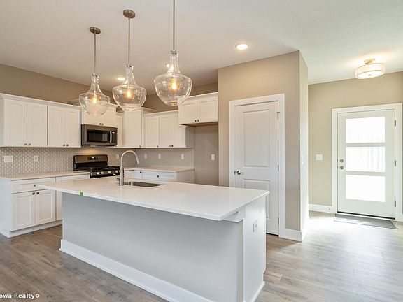 5th image of 55 SE Pembrooke Ln
