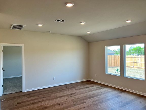 4th image of 2909 Firefly Dr