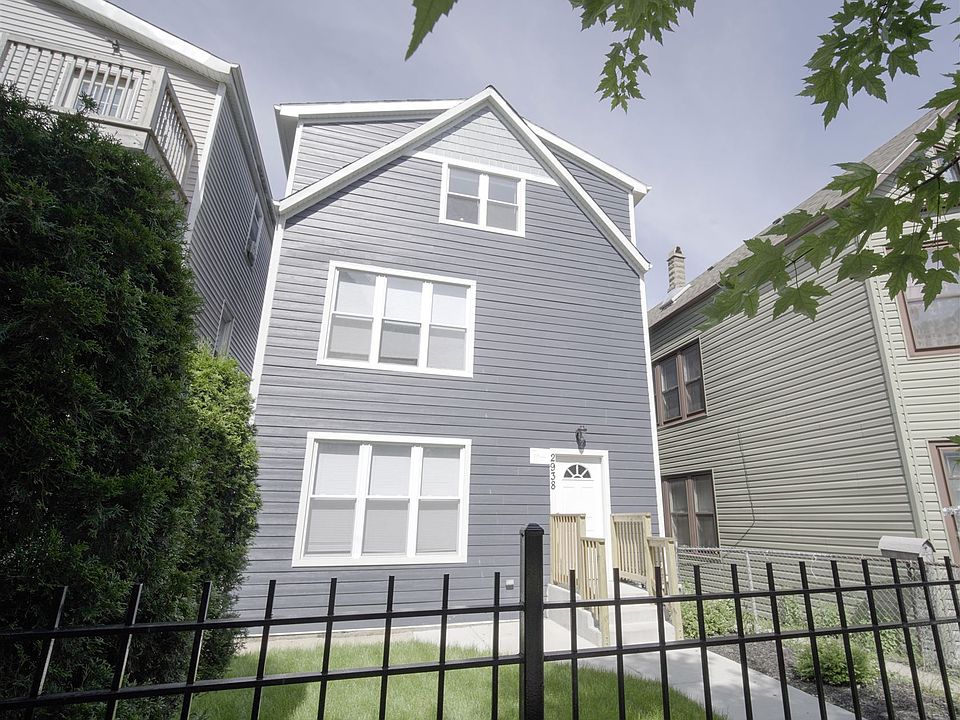 2938 Hamlin Exterior