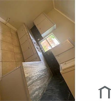 3rd image of 2757 Park St
