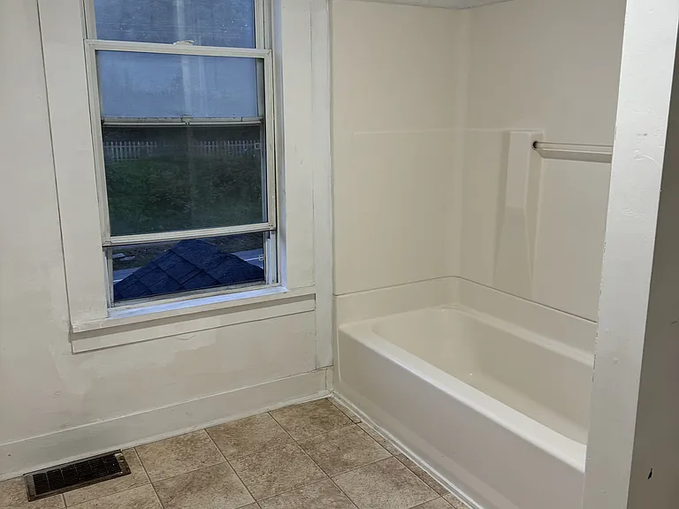 270 S Main St #4 — Photo 9