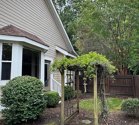 3rd image of 90 S Inglenook Ln