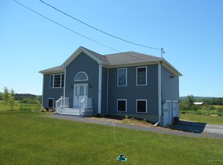 671 Newburgh Rd, Hermon, ME 04401