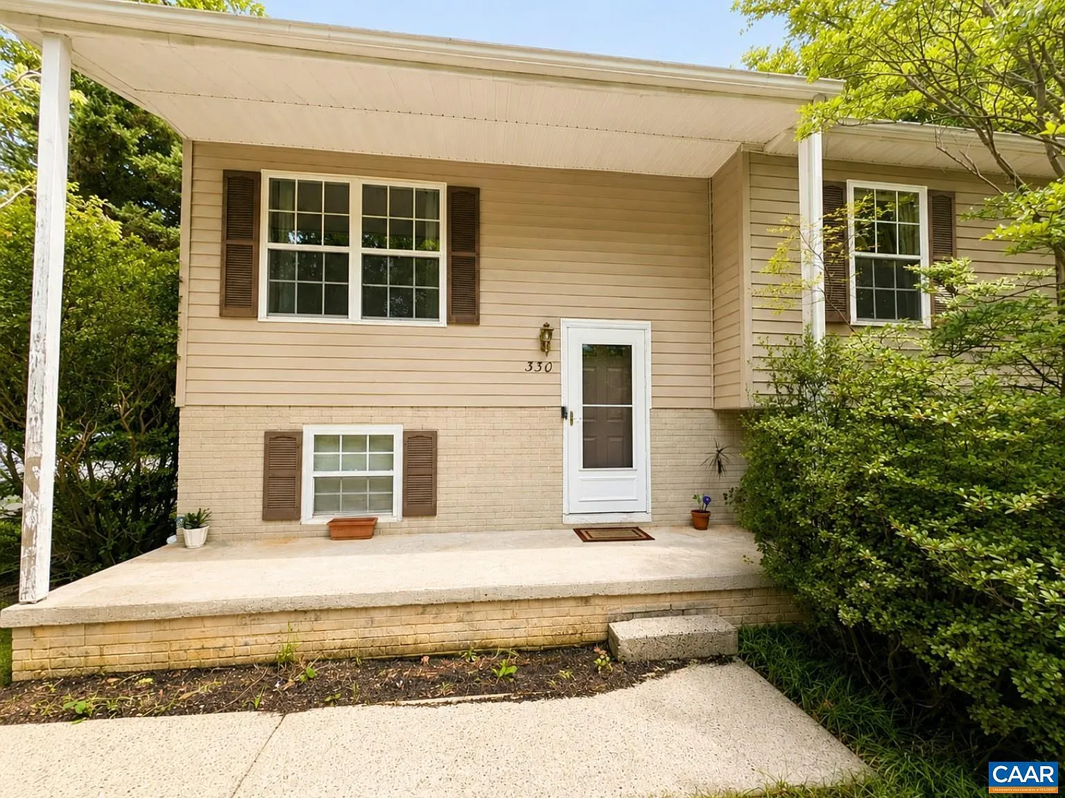 3 bed, 2.0 bath, 1218 sqft, $2,400 — Photo 2