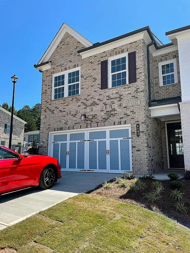 3 bed, 2.5 bath, 2400 sqft, $3,100 — Photo 1