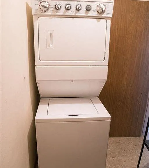 Burton Place Apts — Photo 13