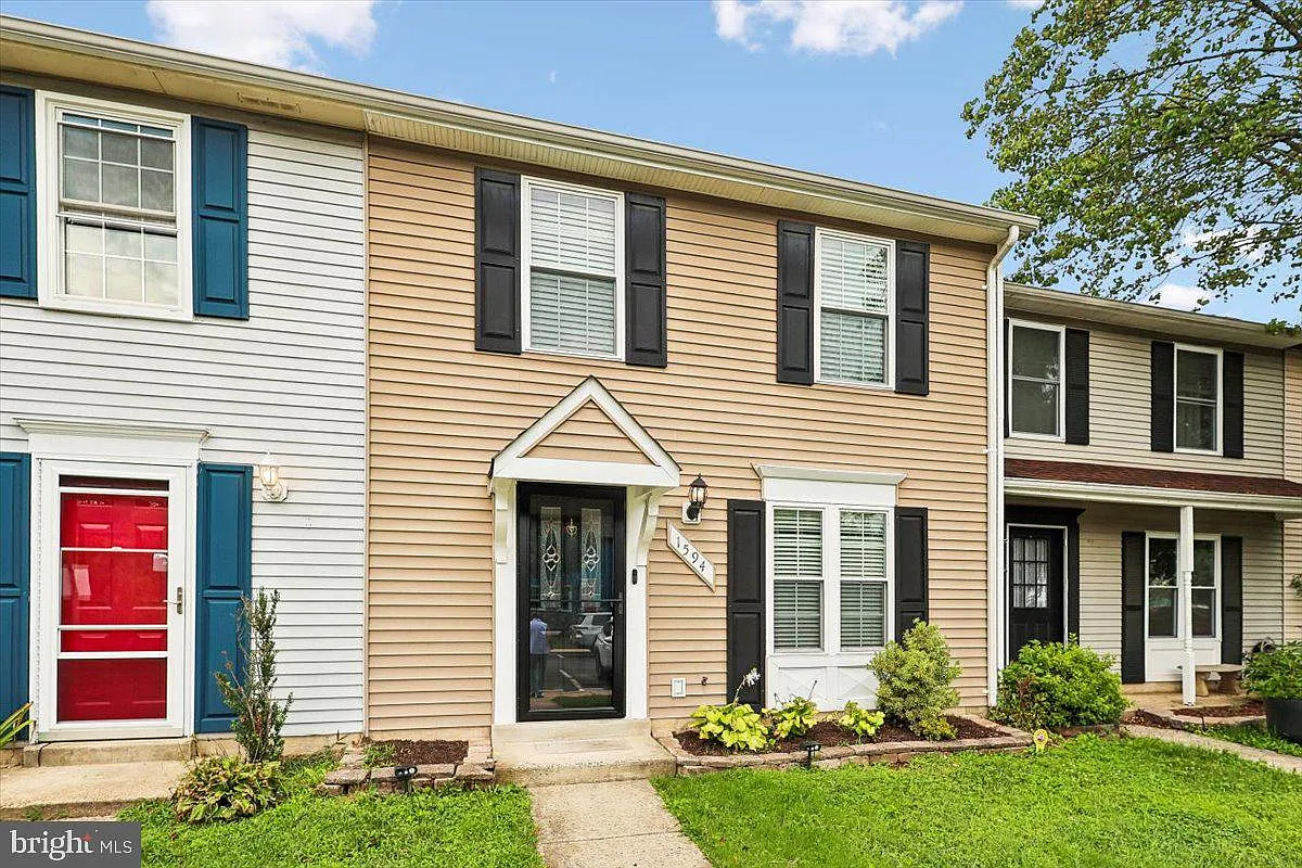 3 bed, 1.5 bath, 1120 sqft, $2,400 — Photo 1