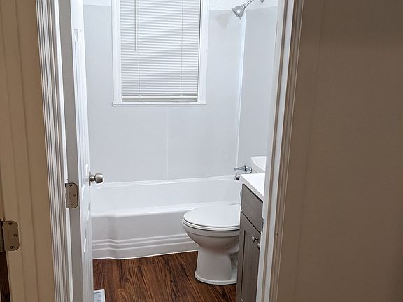3rd image of 530 Leroy St