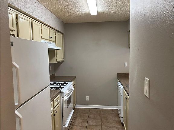 4th image of 919 Sirocco Dr #A