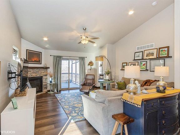 3rd image of 1209 Creekside Dr