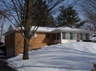 5993 Winans Lake Rd, Brighton, MI 48116