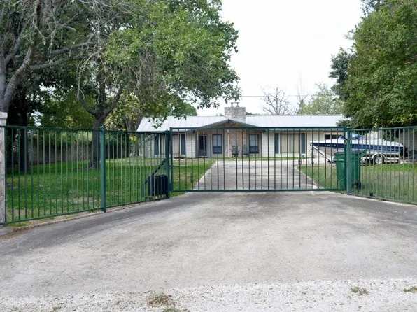 159 Thornton Ln, Lakehills, TX 78063