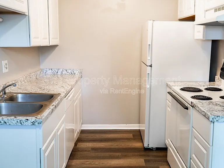 129 Hillcrest Dr #8 — Photo 4