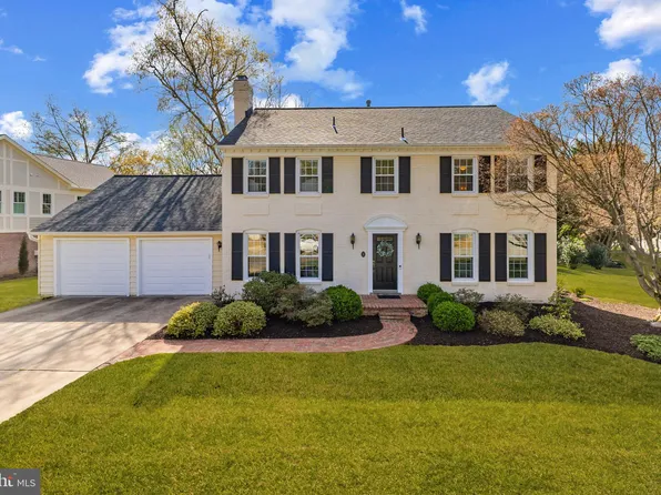 3719 Carriage House Ct, Alexandria, VA 22309