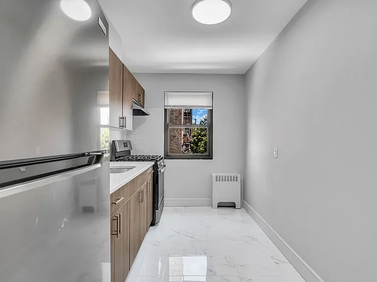 Palisades Manor Apartments — Photo 14