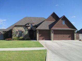 2217 Club House Dr, Weatherford, OK 73096