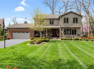 605 Lakewood Ct, Oak Brook, IL 60523