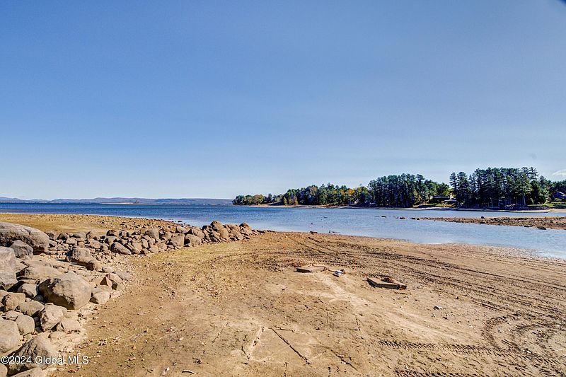 5th image of 190 Priddle Point Road