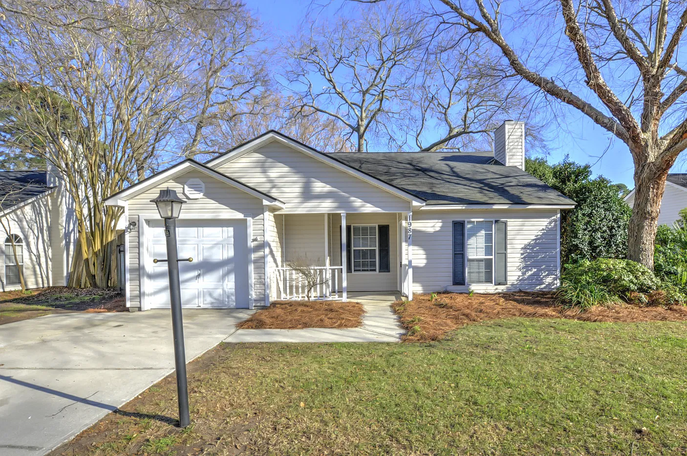 Gorgeous 3 BR, 2 BA , 1 Car Garage Home Off Isle of Palm Connector, Mt Pleasant — Photo 2