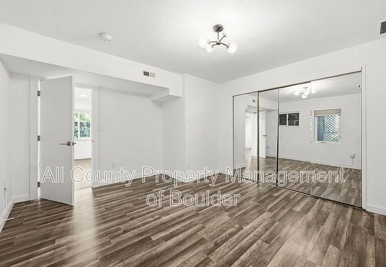 2702 6th St — Photo 8