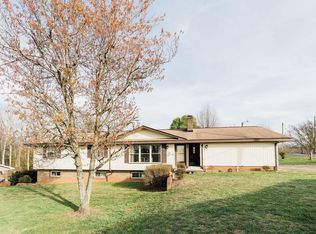 6992 Royal Heights Cir, Hickory, NC 28602