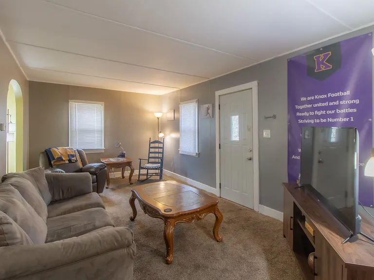 1022 Greenleaf St — Photo 3