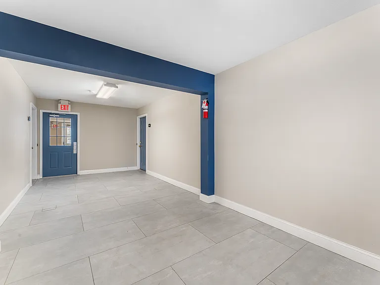 Briarpark at Lakewood — Photo 12