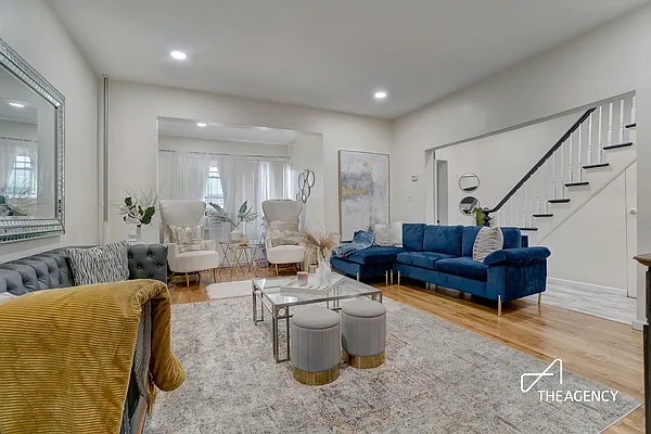 Rented by The Agency | media 2