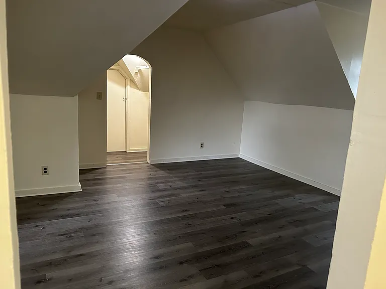 109 S Front St — Photo 2