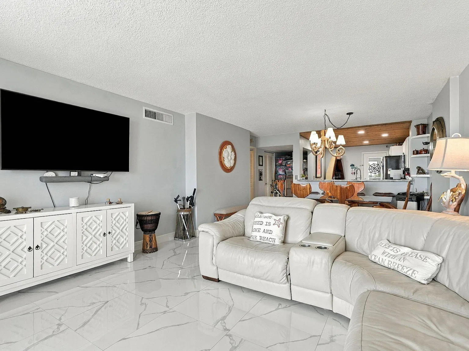 Atrium Condominium — Photo 4