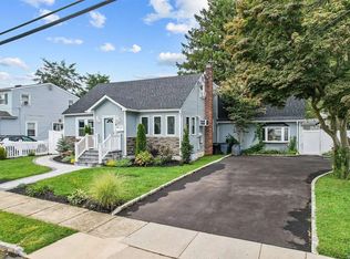 (Undisclosed Address), Amityville, NY 11701