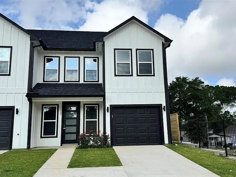 737 Ebenezer Ln — Photo 1