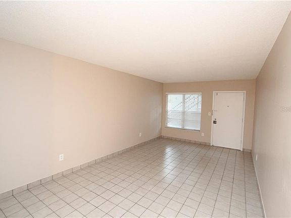 4th image of 4328 Edgewater Dr APT C105
