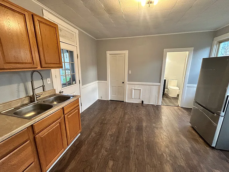 115 Center St NW #A — Photo 6