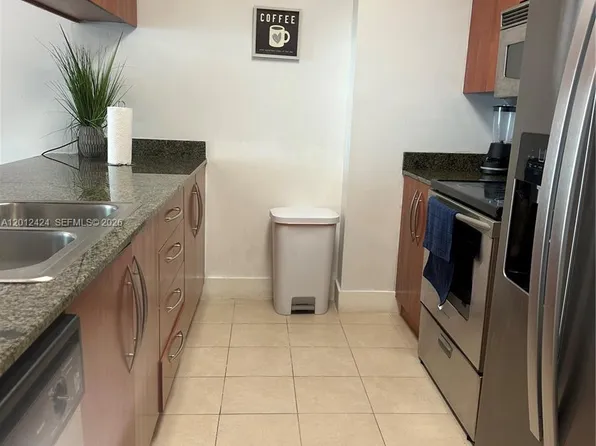 1200 Brickell Bay Dr APT 2304, Miami, FL 33131